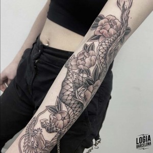tatuaje_brazo_dragon_logiabarcelona_laia_desole